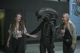 AlienAndFriends2