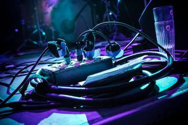 08_The_Drones_Le_Guess_Who_2015