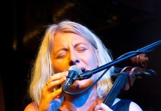 005DorkaBarova