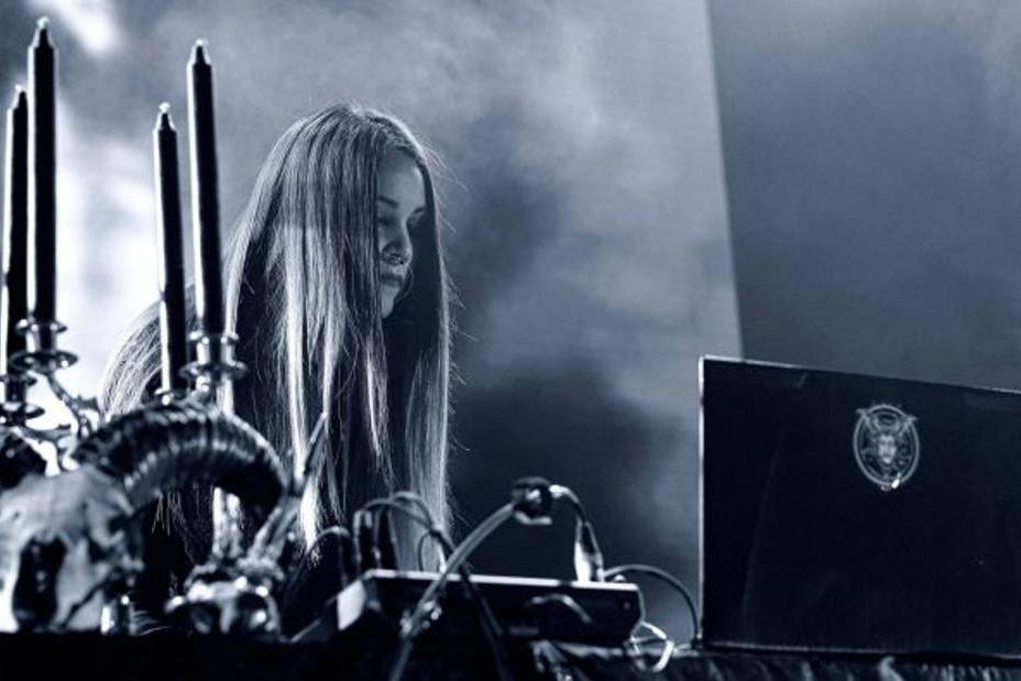 fullmoonzine.cz