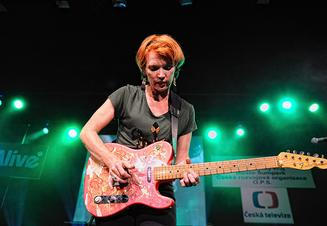 blues_alive15_sue_foley