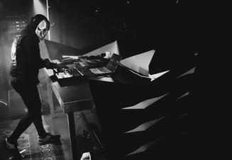 2016-03-17-perturbator-004m