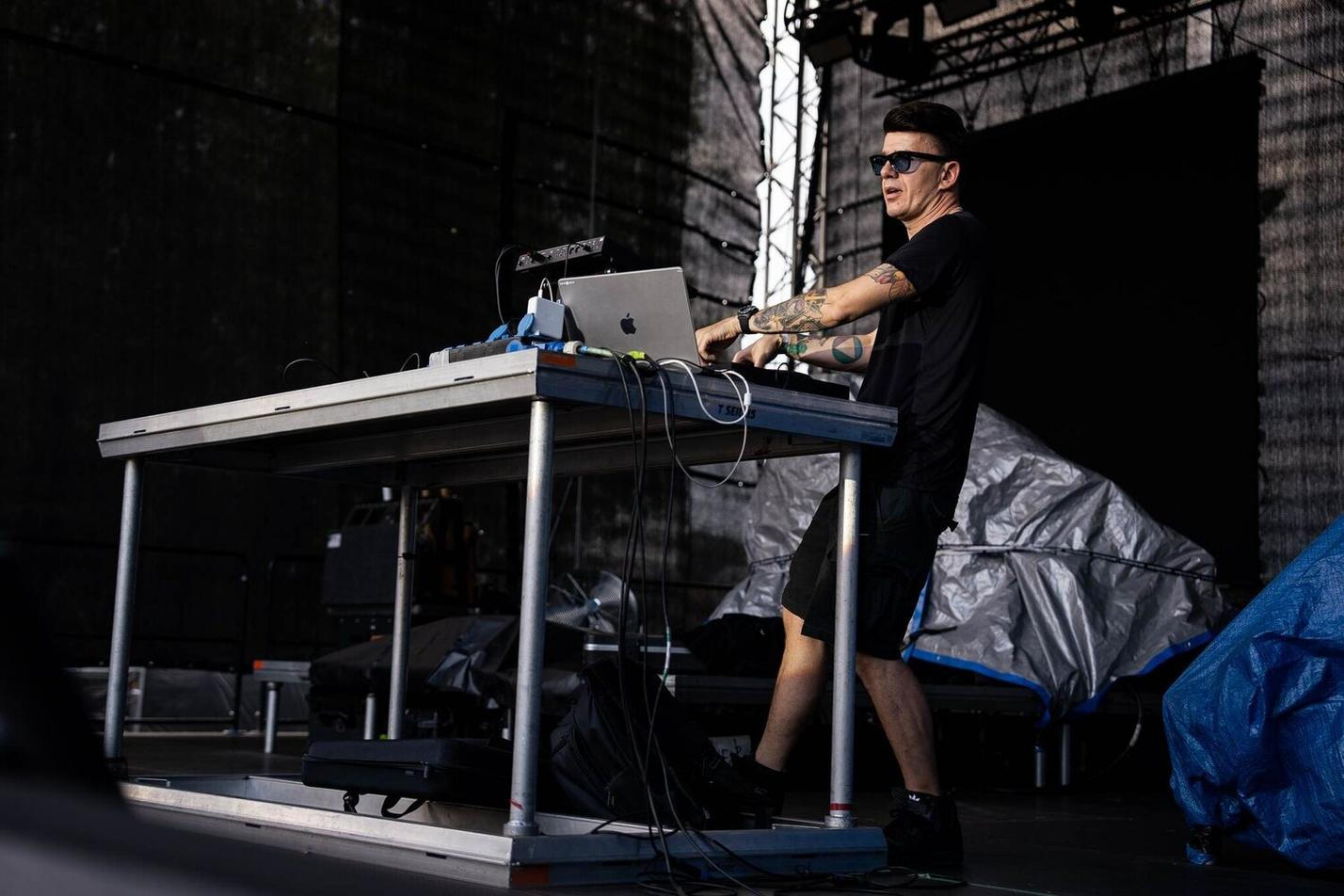 06_DJ ROXTAR