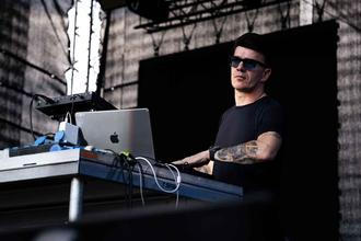 03_DJ ROXTAR