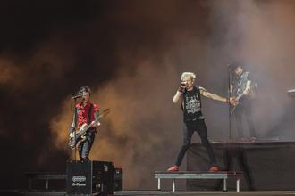 SUM 41 (2)