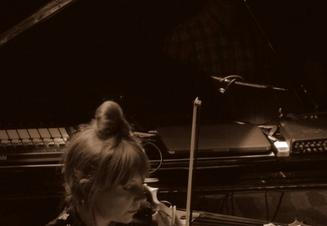 Poppy_Ackroyd_violin