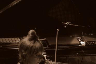 Poppy_Ackroyd_violin
