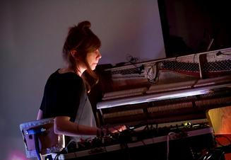 05_Poppy_Ackroyd_22_10_2015_Praha_v_Brne