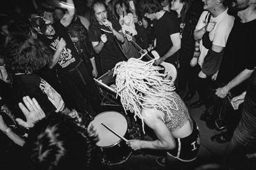 a_place_to_bury_strangers_4