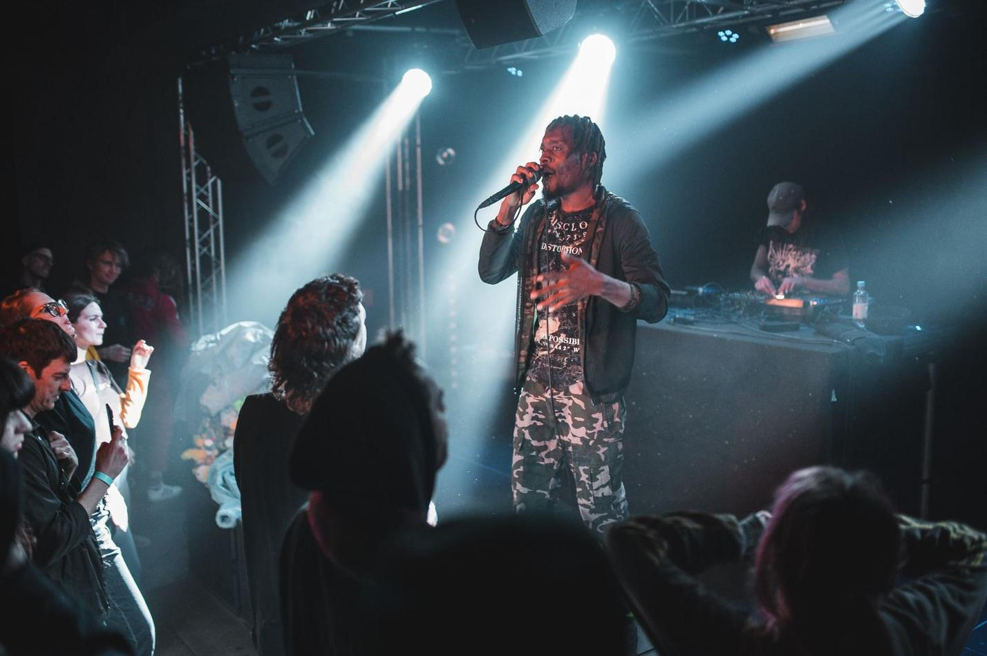 ecko bazz (1) - fans