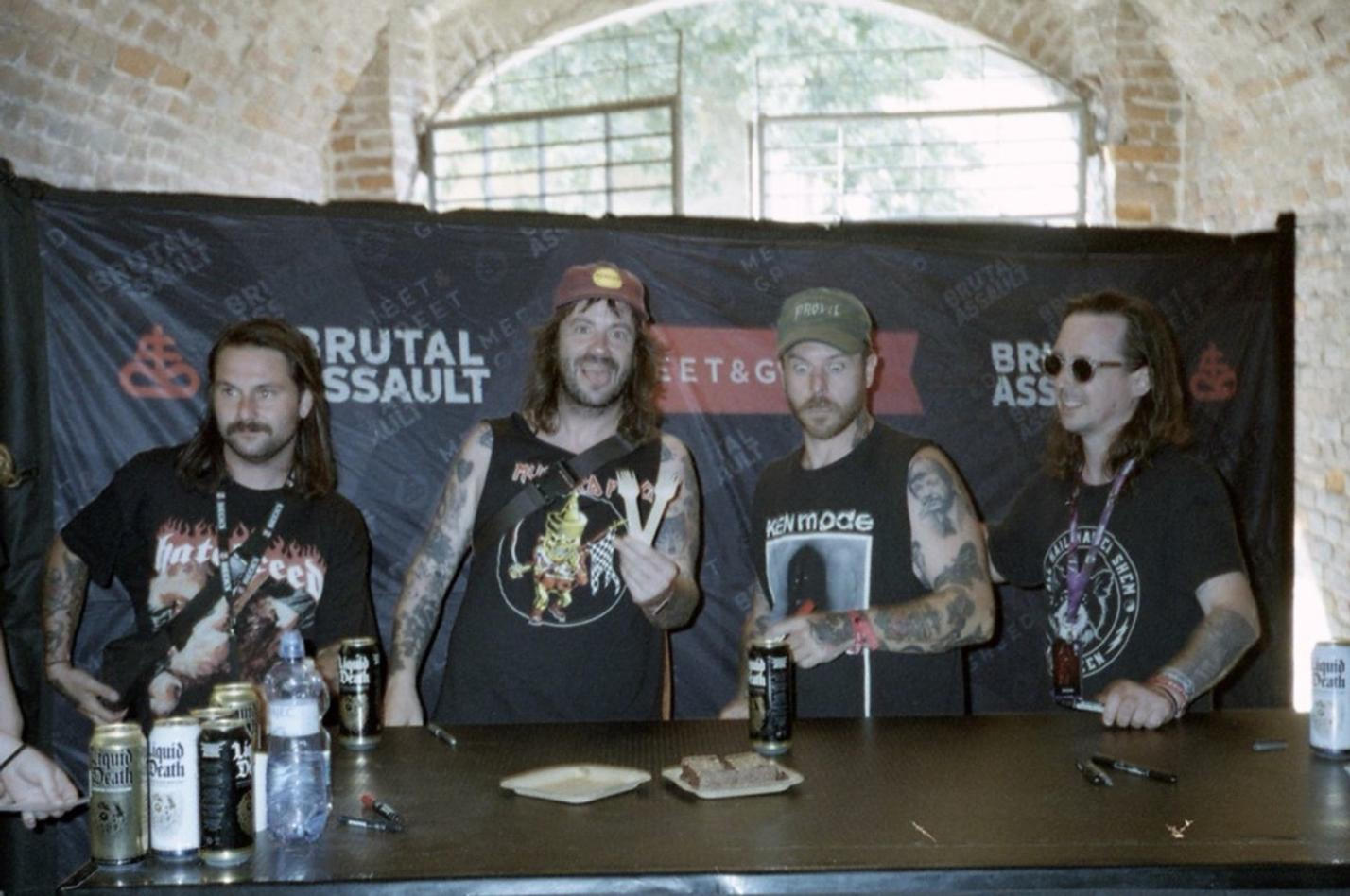 Cancer Bats+bochtā