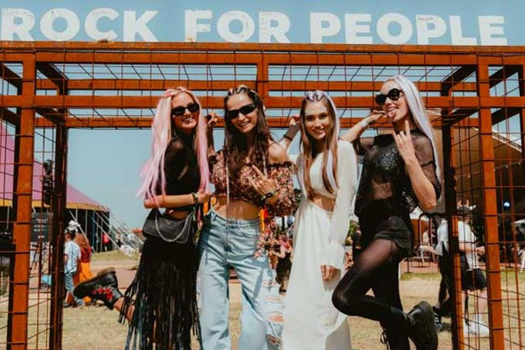 fullmoonzine.cz