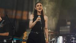 LENKA DUSILOVÁ BAND-4