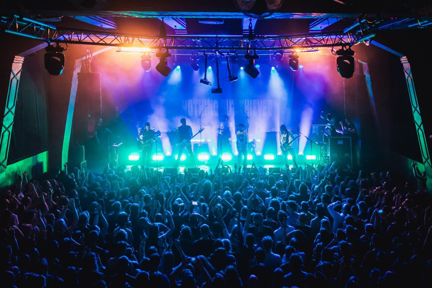 Nothing But Thieves9
