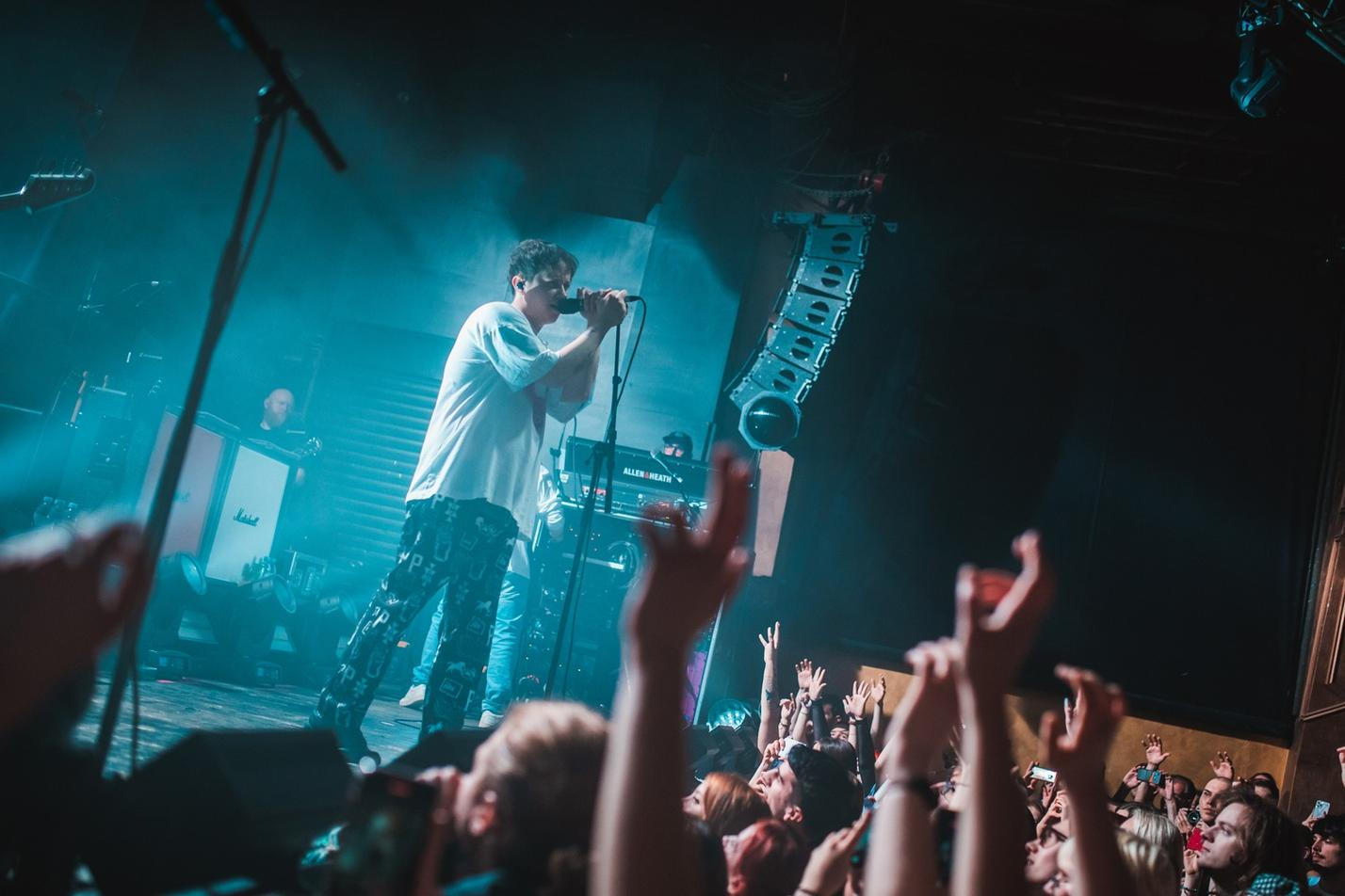 Nothing But Thieves 1