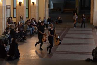 32 Fredrik Rasten - Six Moving Guitars
