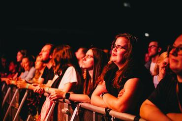 fans (8)