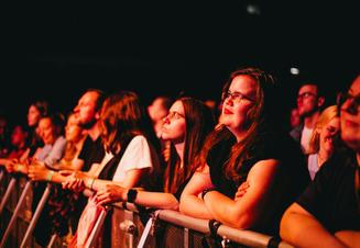 fans (8)