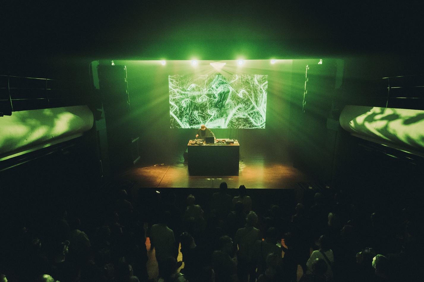 02_Lone