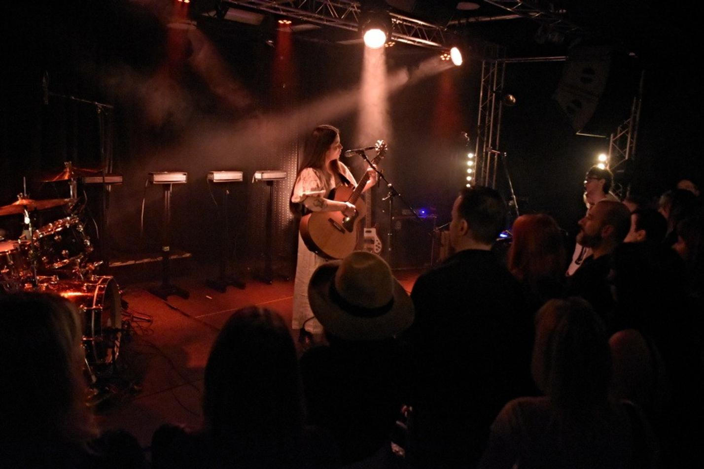 2-Barbora Hora