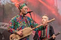 Lifting Spirits – Justin Adams & Mohamed Errebbaa