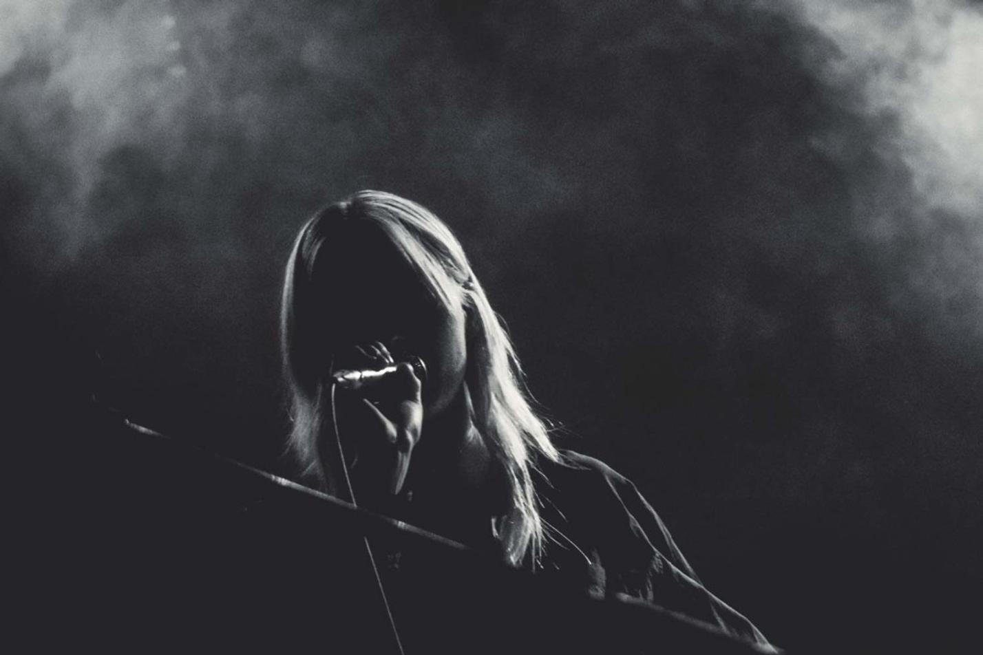Puce Mary 4