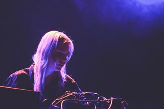 Puce Mary 5