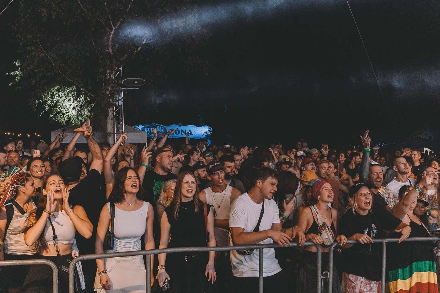 FANS (2) (9)