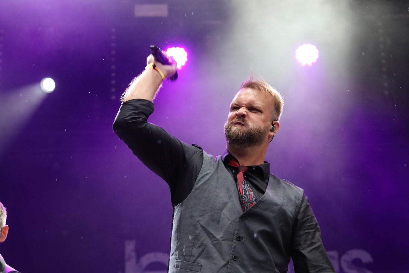 032 Leprous