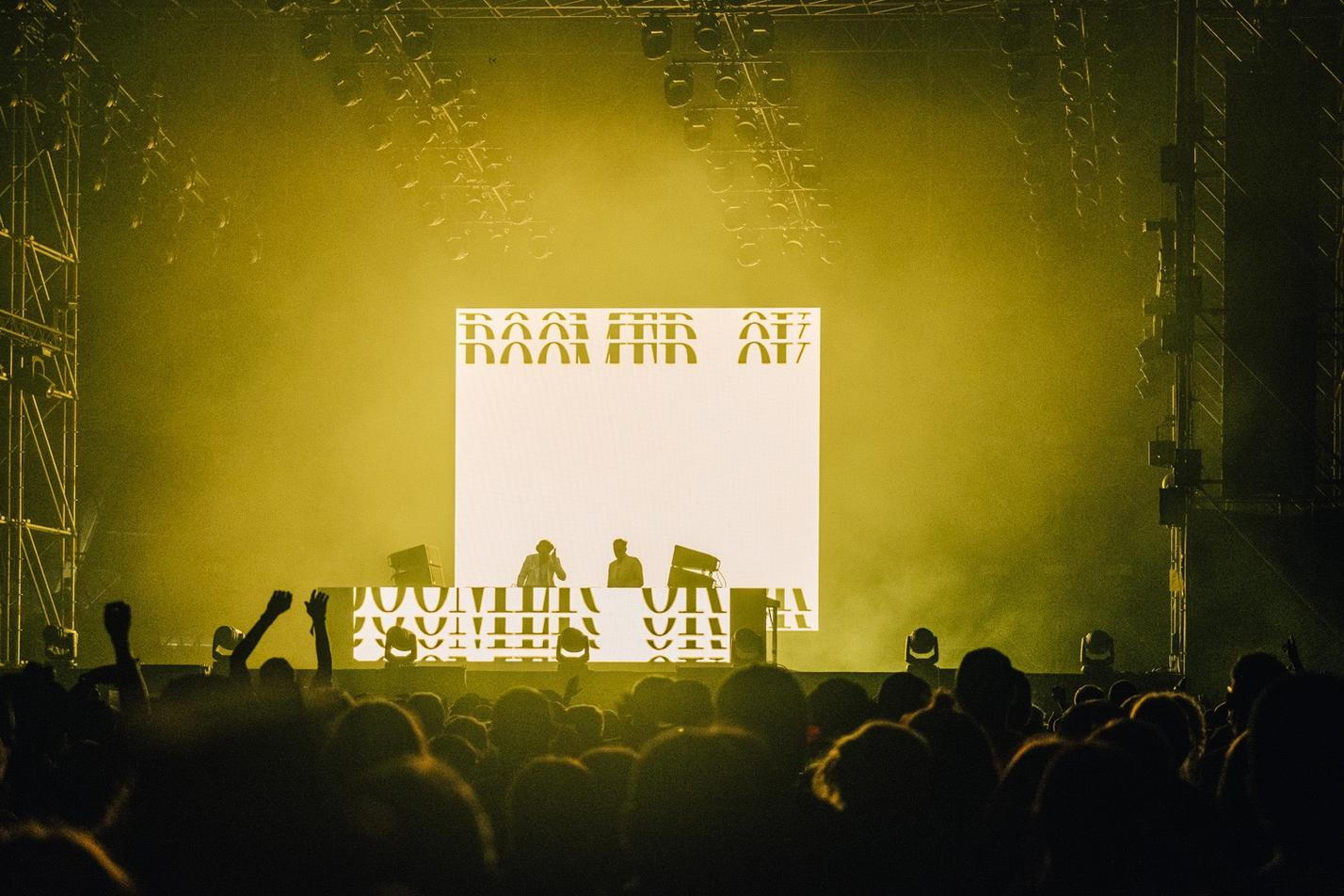 35_2manydjs