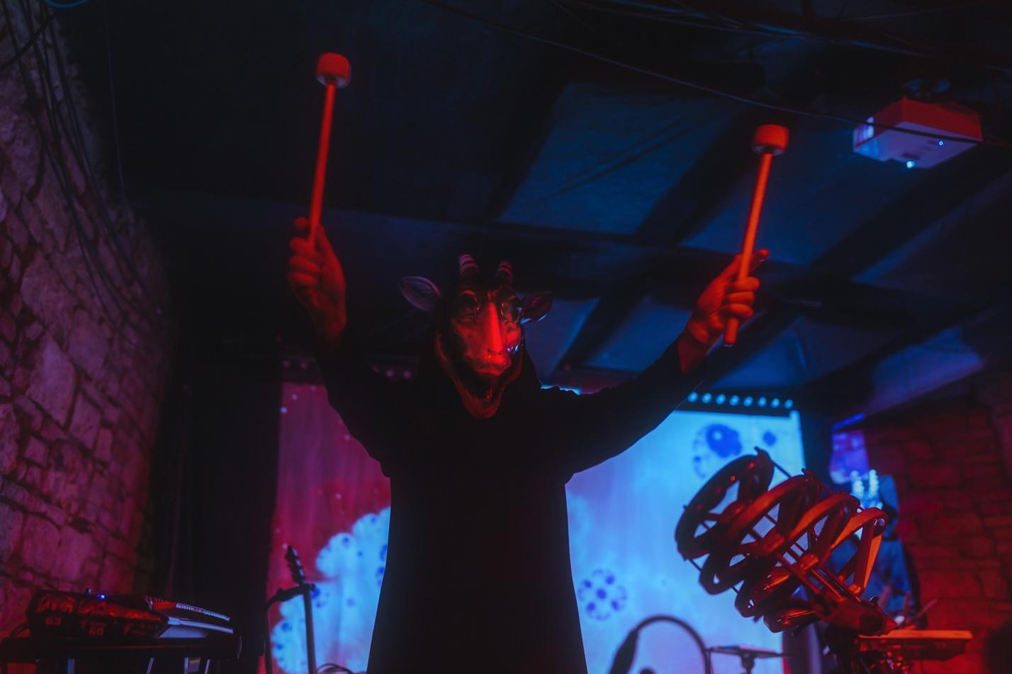 the devil and the universe_05