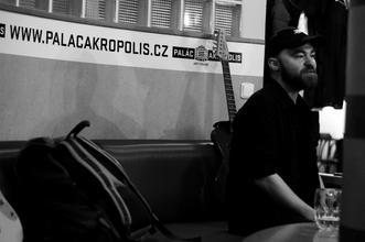 Backstage02
