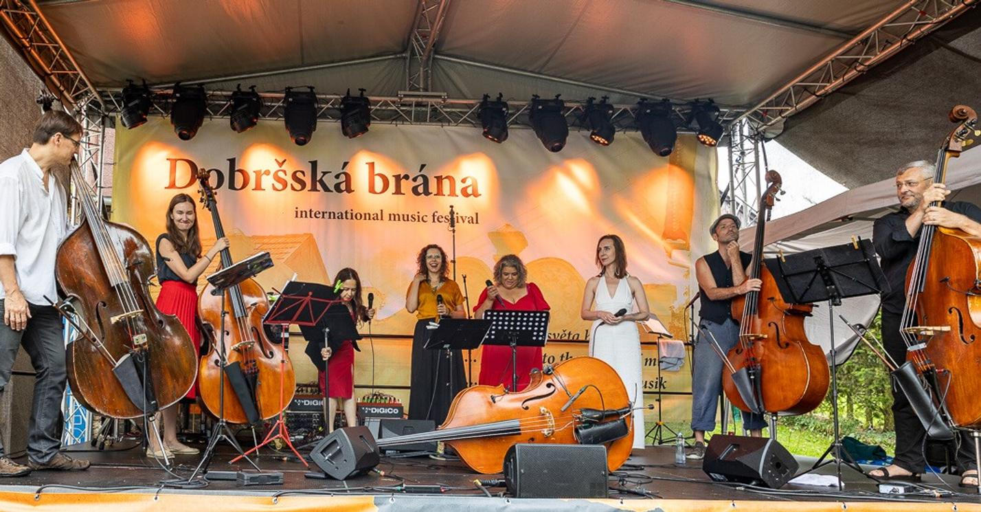 Dobršskábrána_20250817_HlaskontraBas_001