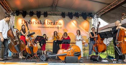 Dobršskábrána_20250817_HlaskontraBas_001