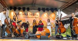 Dobršskábrána_20250817_HlaskontraBas_001