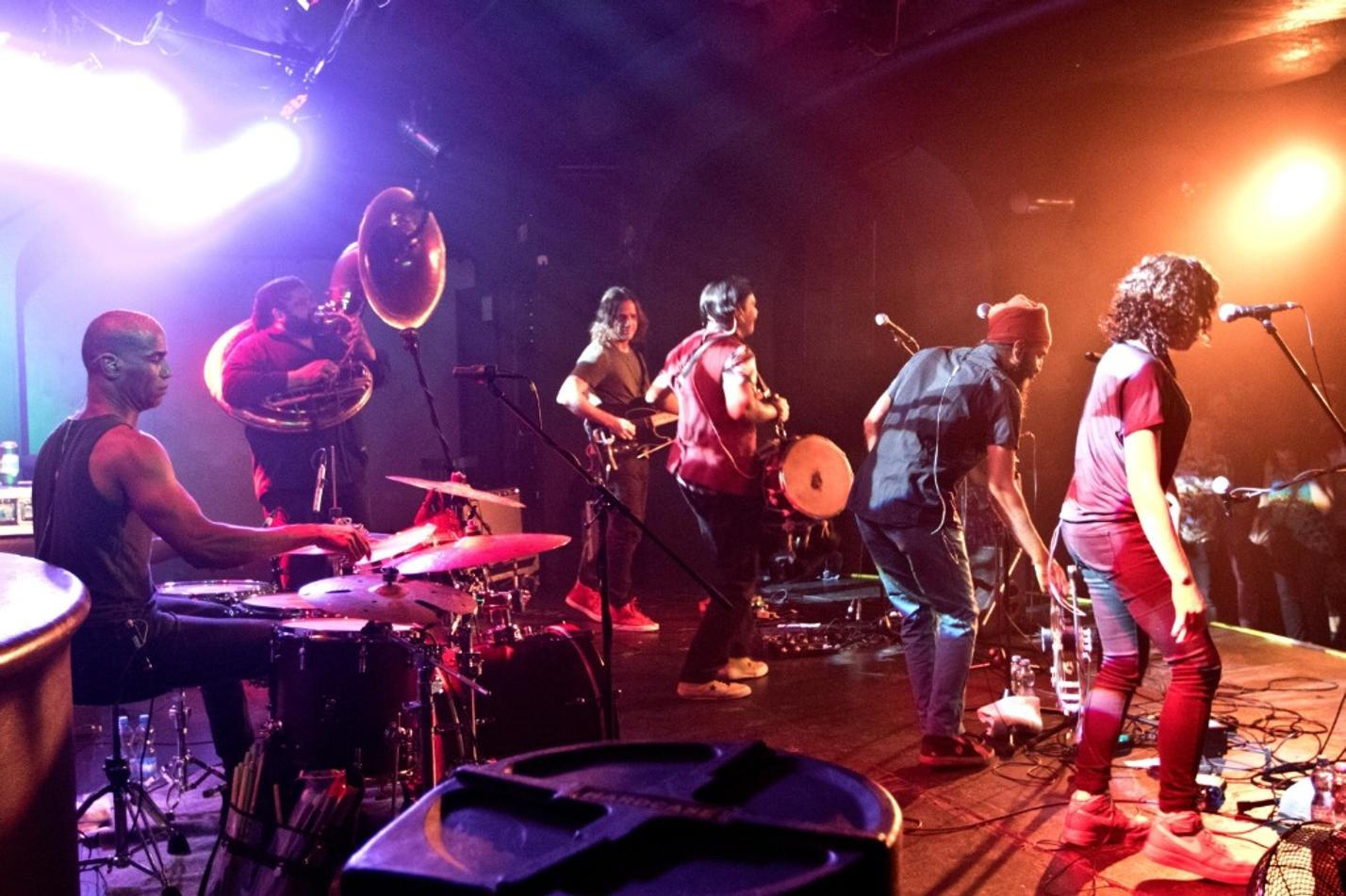 005RedBaraat