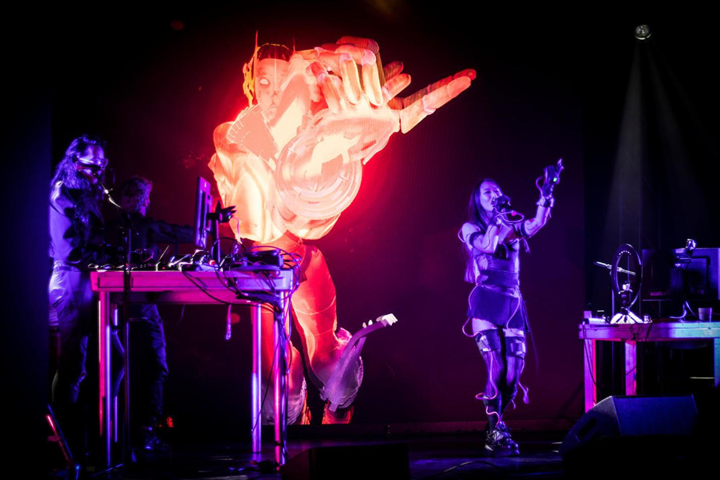 Team Rolfes present ‘321Rule’ live AV starring Lil Mariko