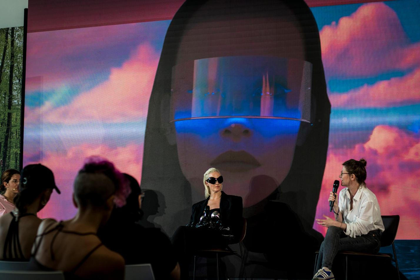 Creating new identities through (digital) fashion