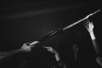 a_place_to_bury_strangers_2