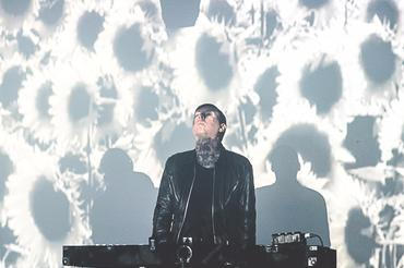 Cold Cave 04