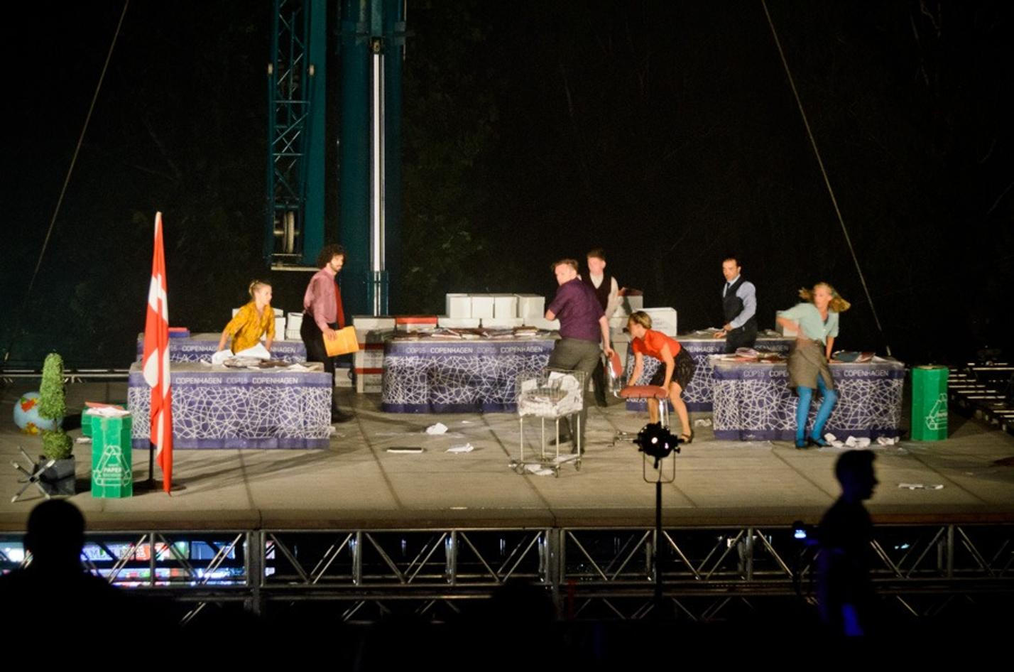 0451 Wired Aerial Theatre