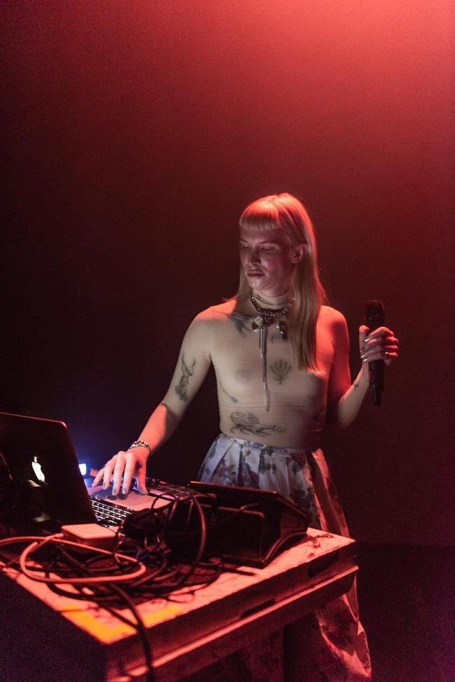 LYRA PRAMUK-5