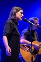 Kalle with acustic band 03