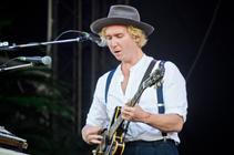 8904 The Kooks