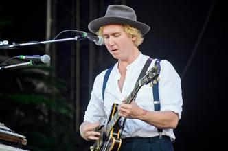 8904 The Kooks