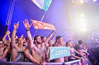 9093 fans