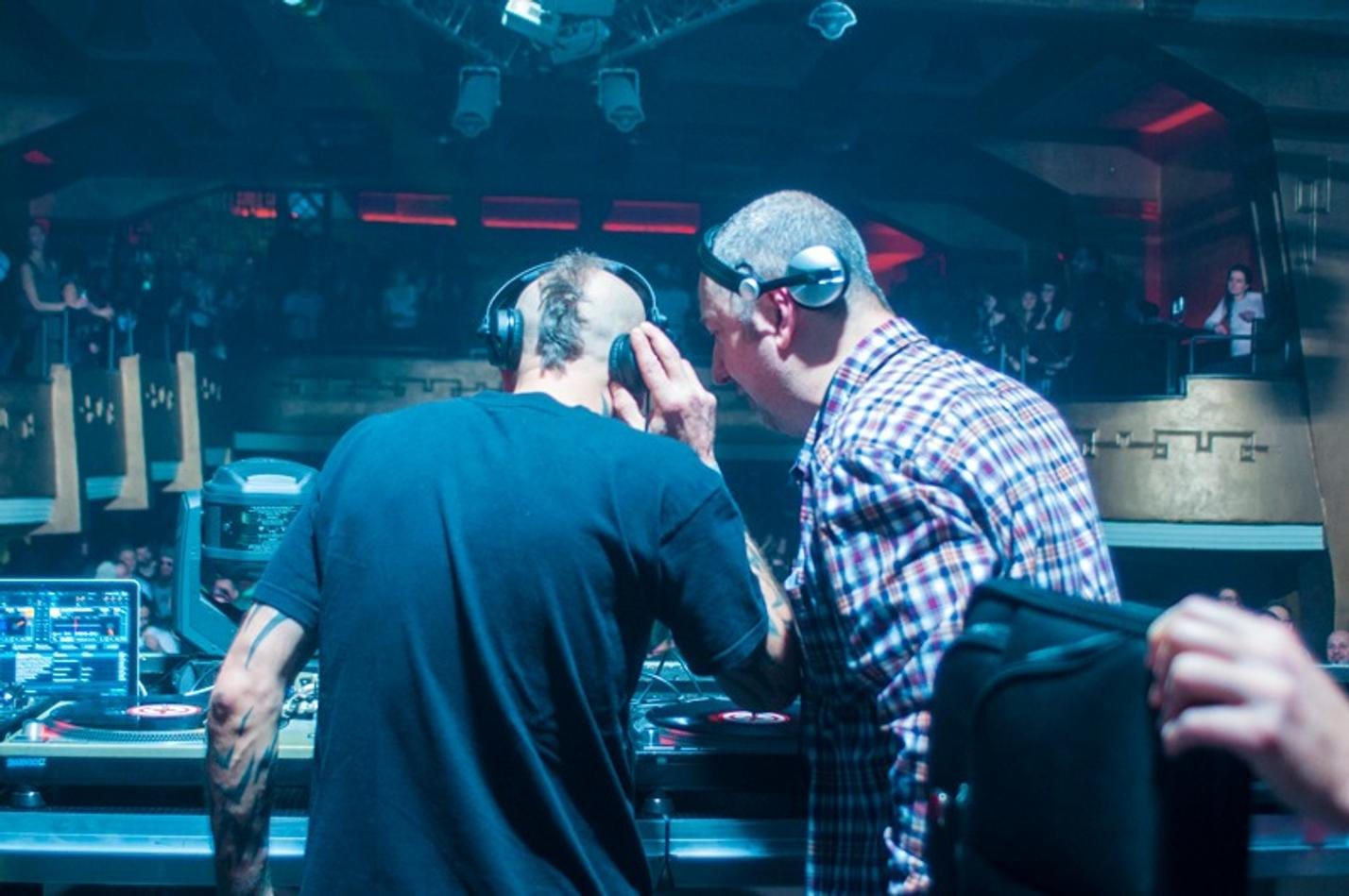 06_dj_loutka