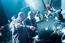 04_dj_loutka