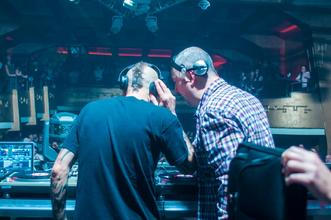 06_dj_loutka