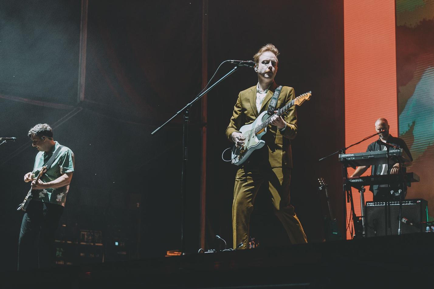 TWO DOOR CINEMA CLUB (2)